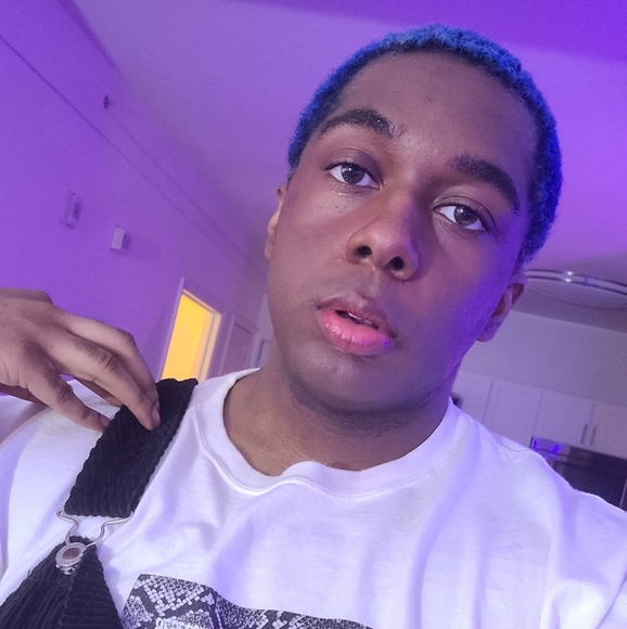 Meet your Posher, Lacey - Picture 3 of 3